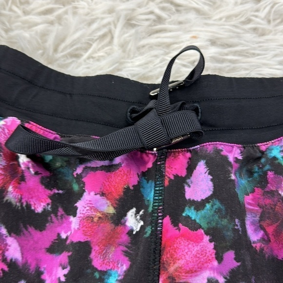 Lululemon Hotty Hot Short Mini Midnight Bloom Black Deep Fuschia / Black - Picture 2 of 6